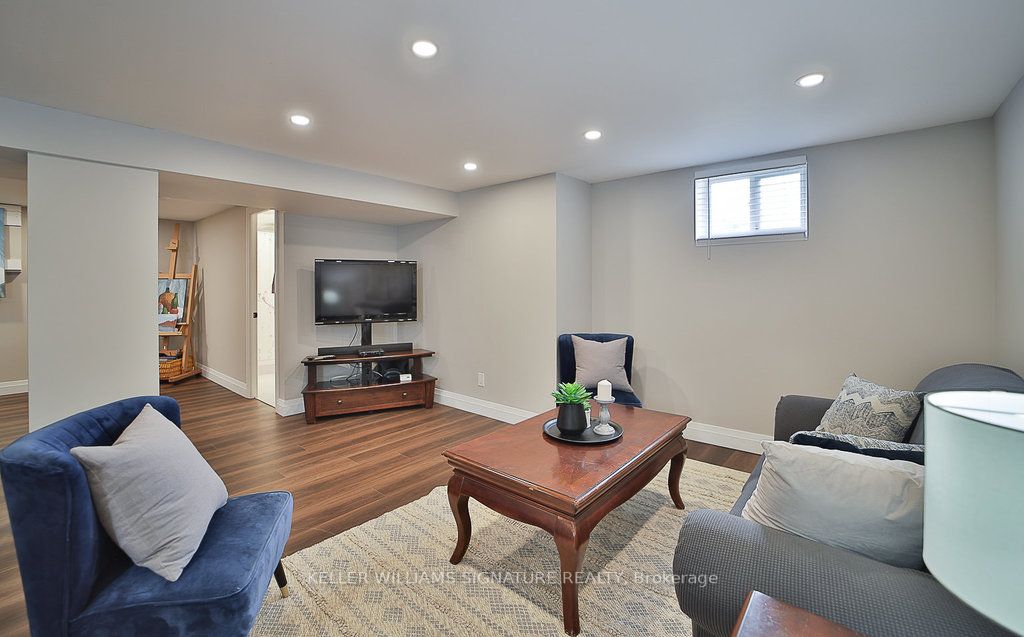 156 Main Street S