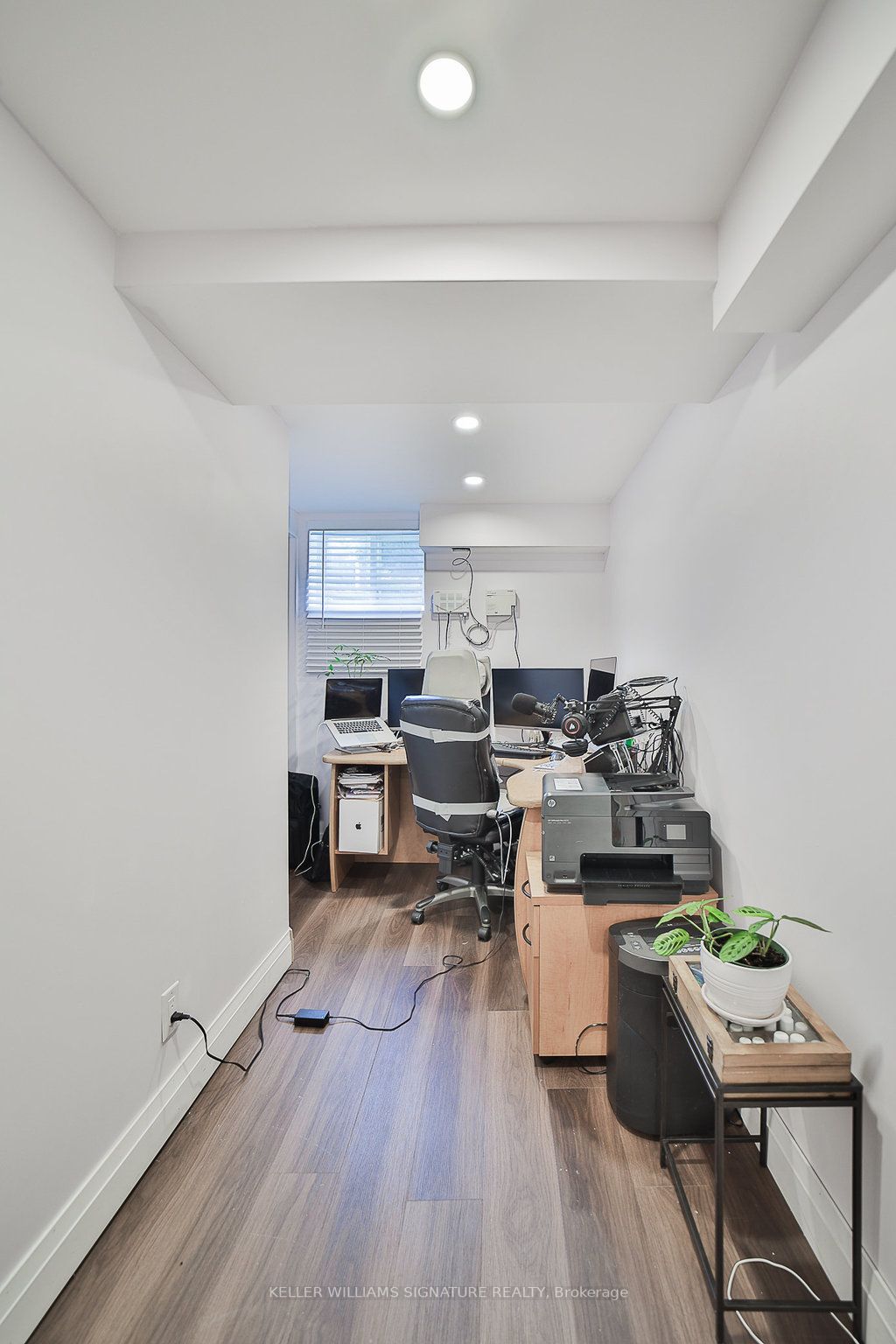 156 Main Street S
