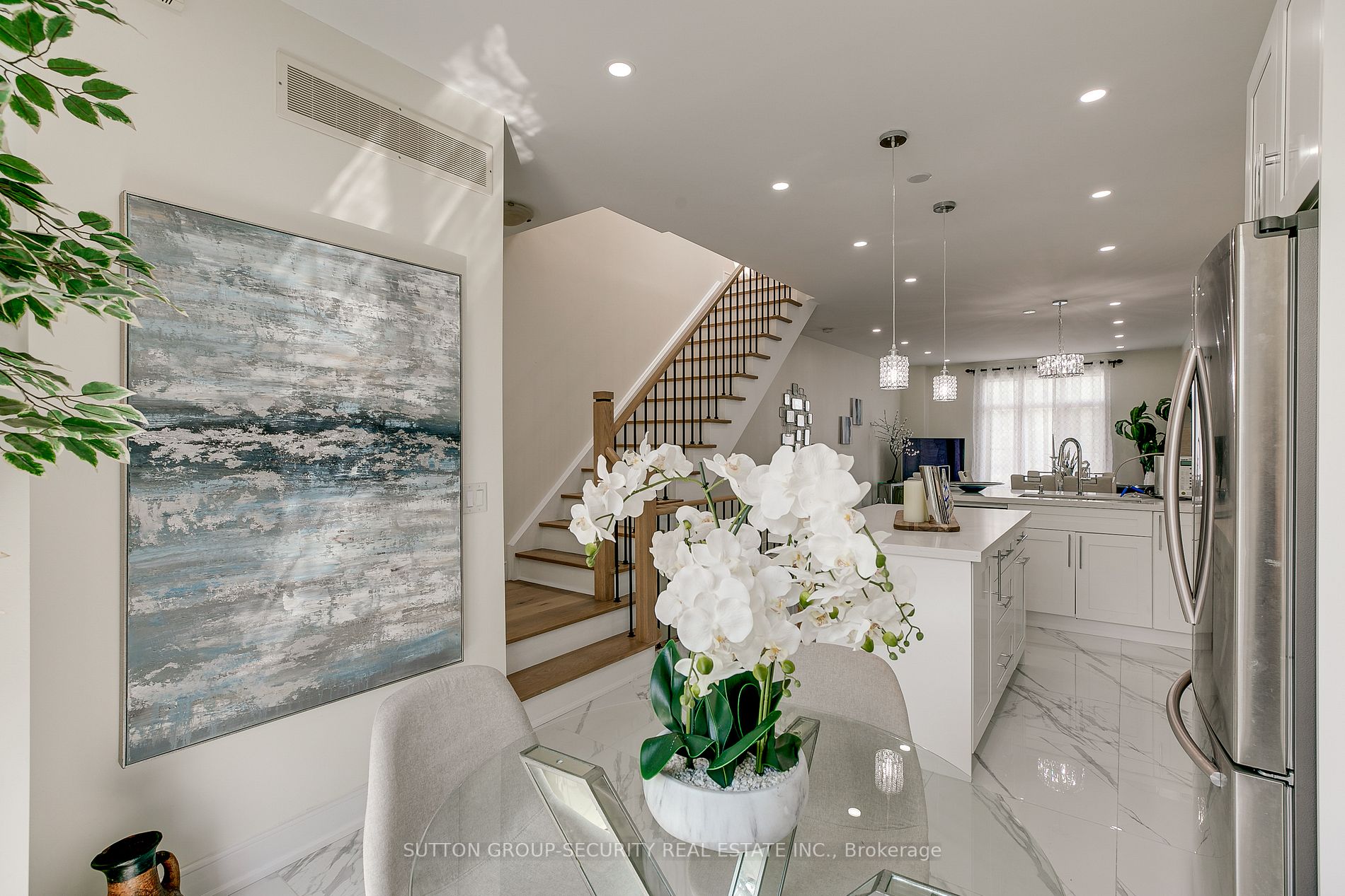 13 Bijou Walk