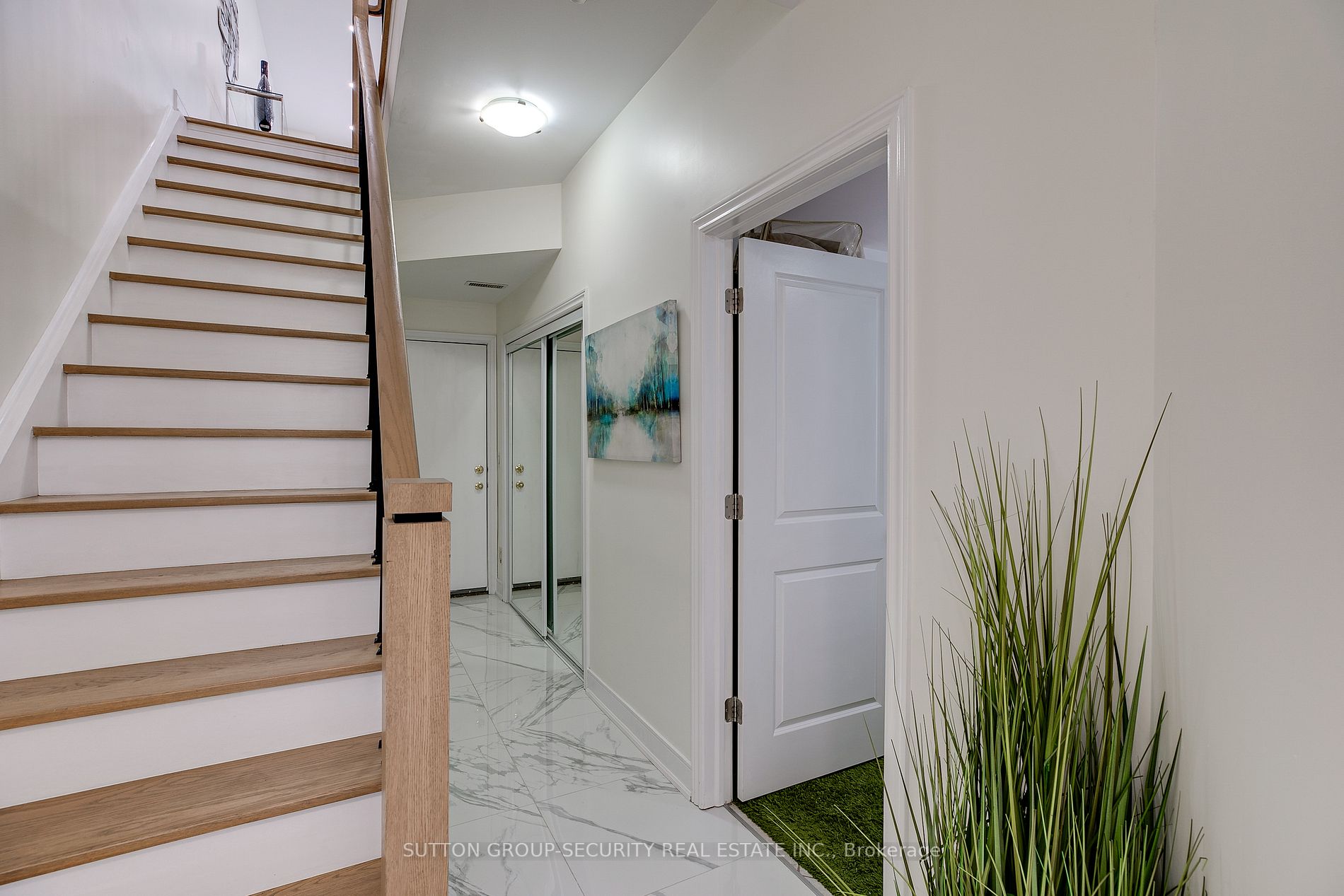 13 Bijou Walk