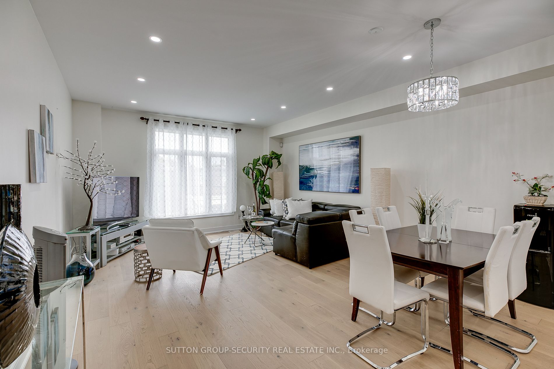13 Bijou Walk