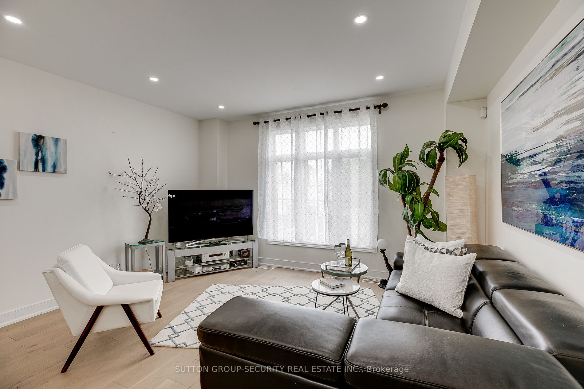 13 Bijou Walk