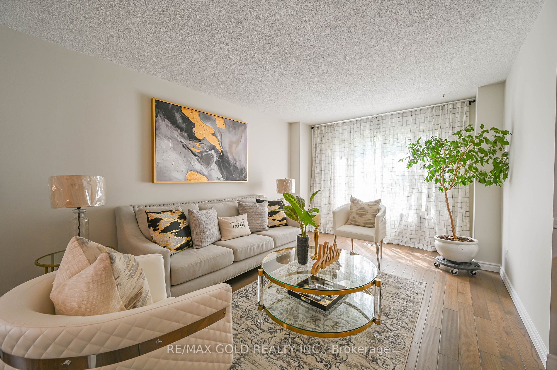 16 Ladin Dr