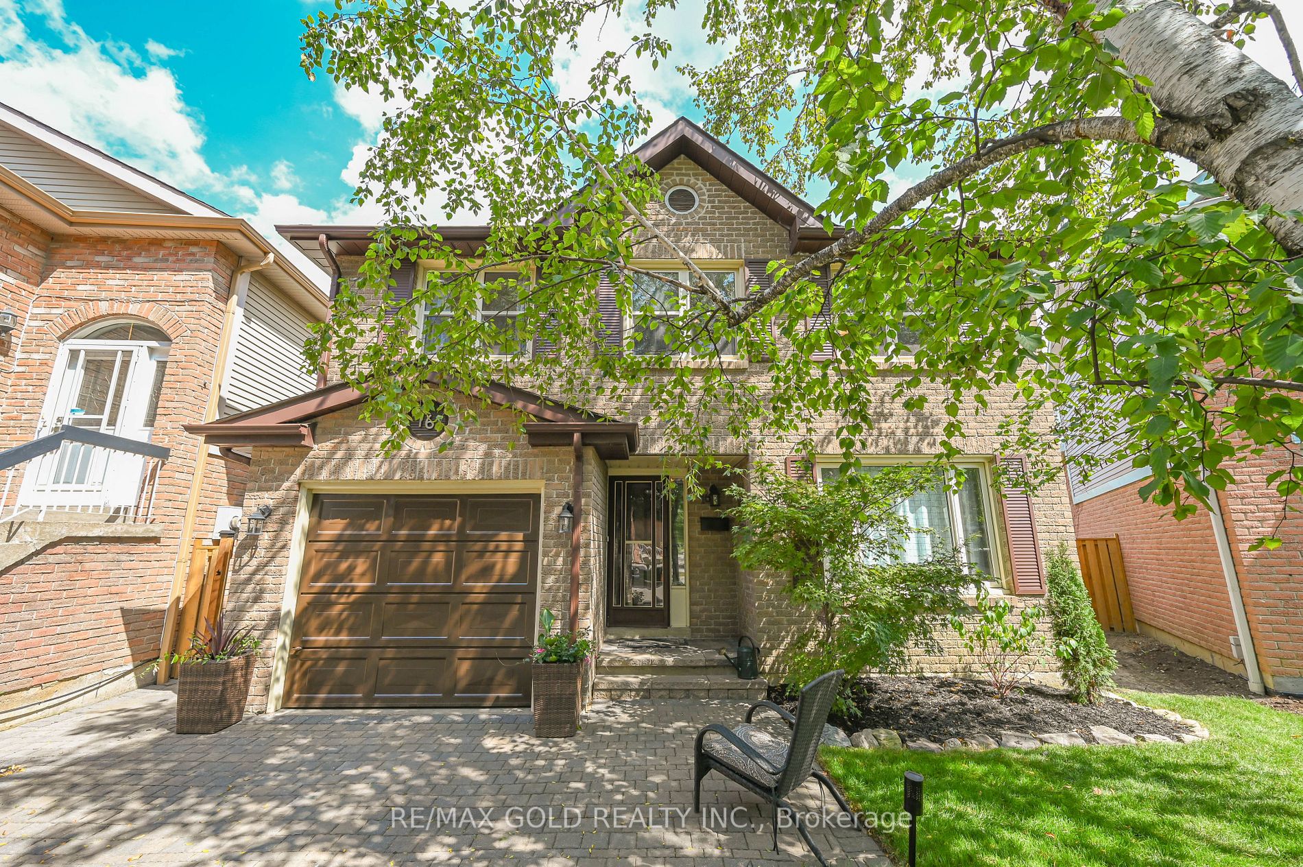 16 Ladin Dr