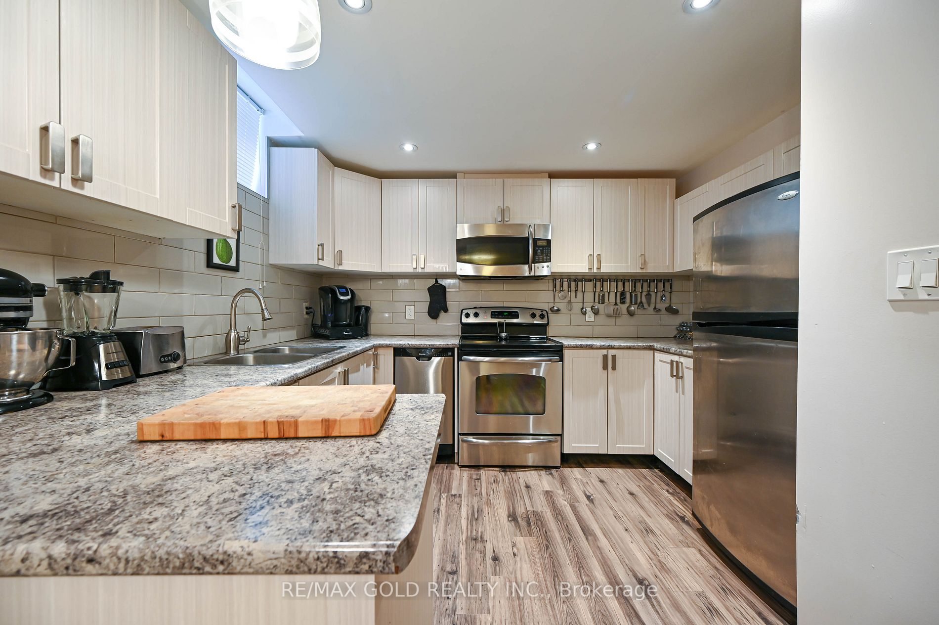 16 Ladin Dr