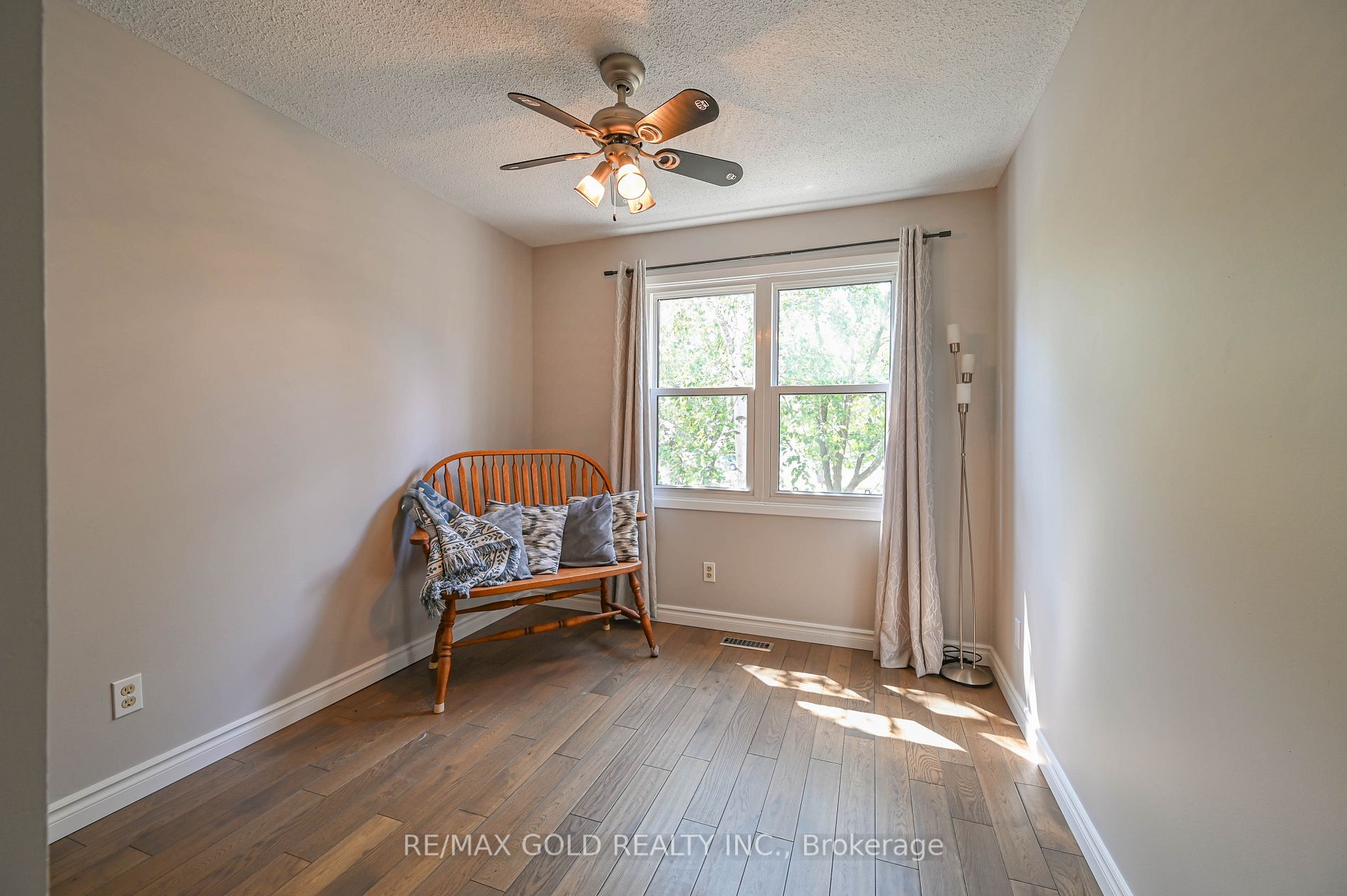 16 Ladin Dr