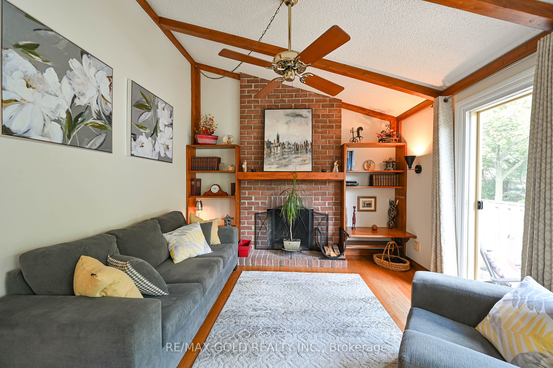 16 Ladin Dr