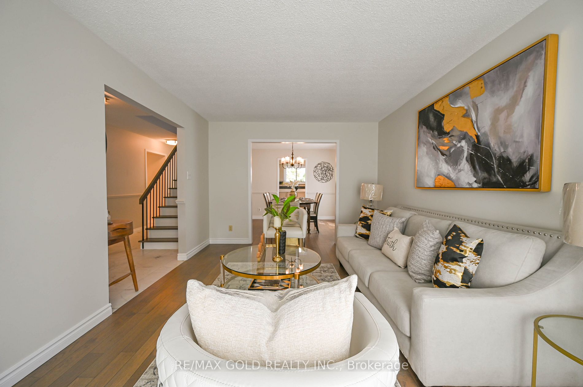 16 Ladin Dr