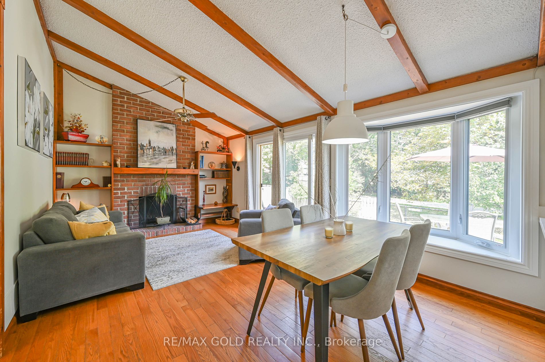 16 Ladin Dr