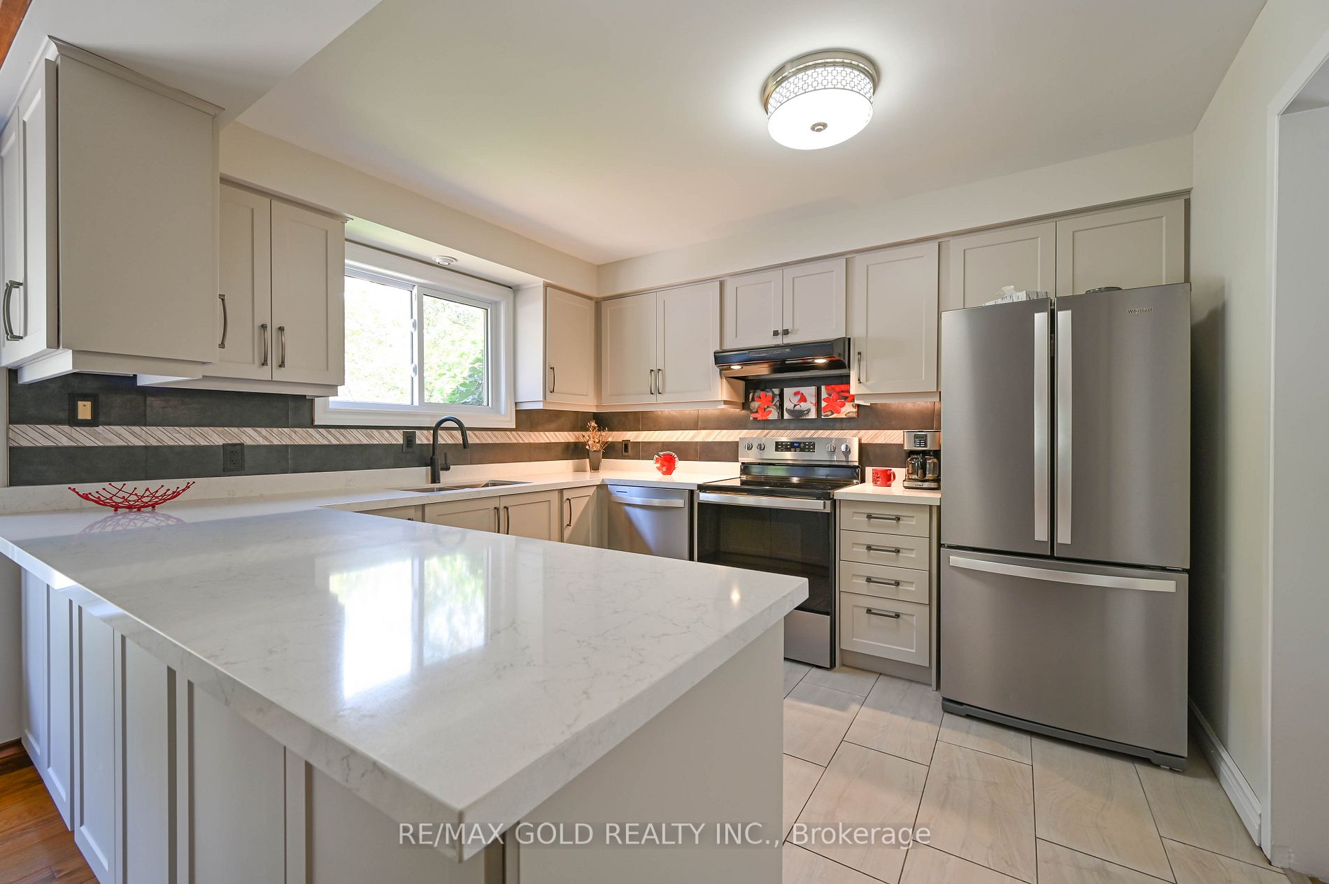 16 Ladin Dr