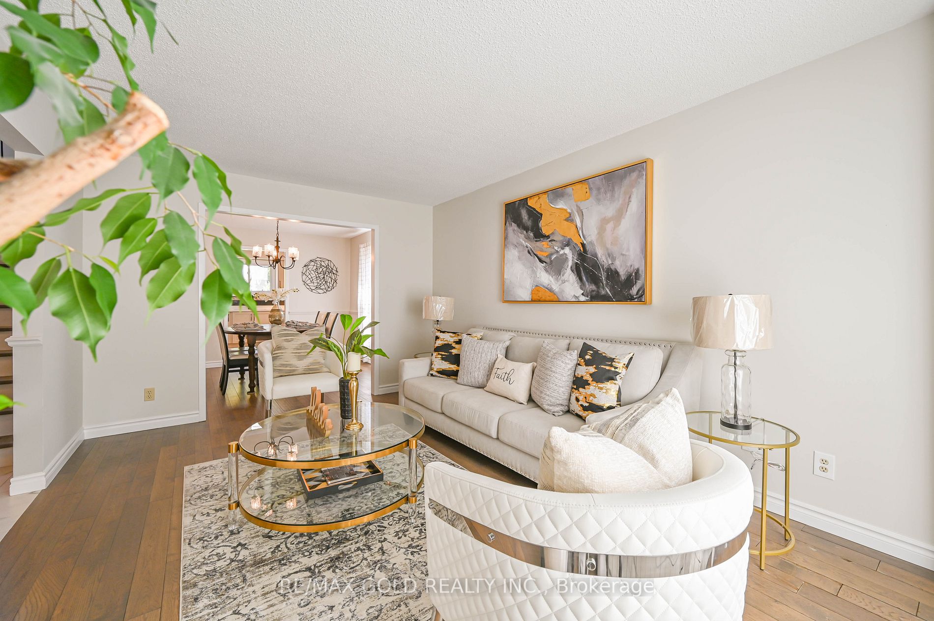 16 Ladin Dr