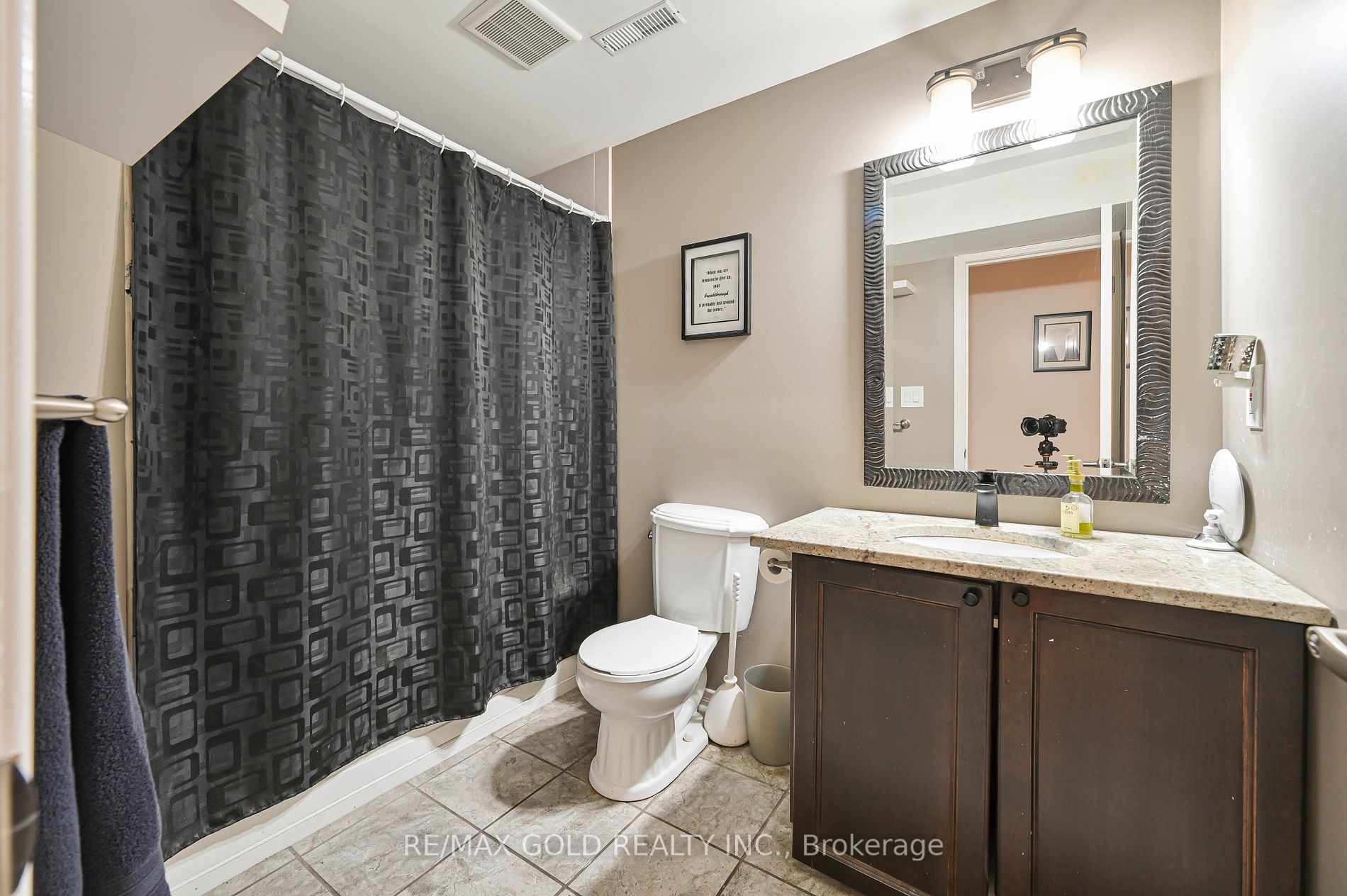 16 Ladin Dr