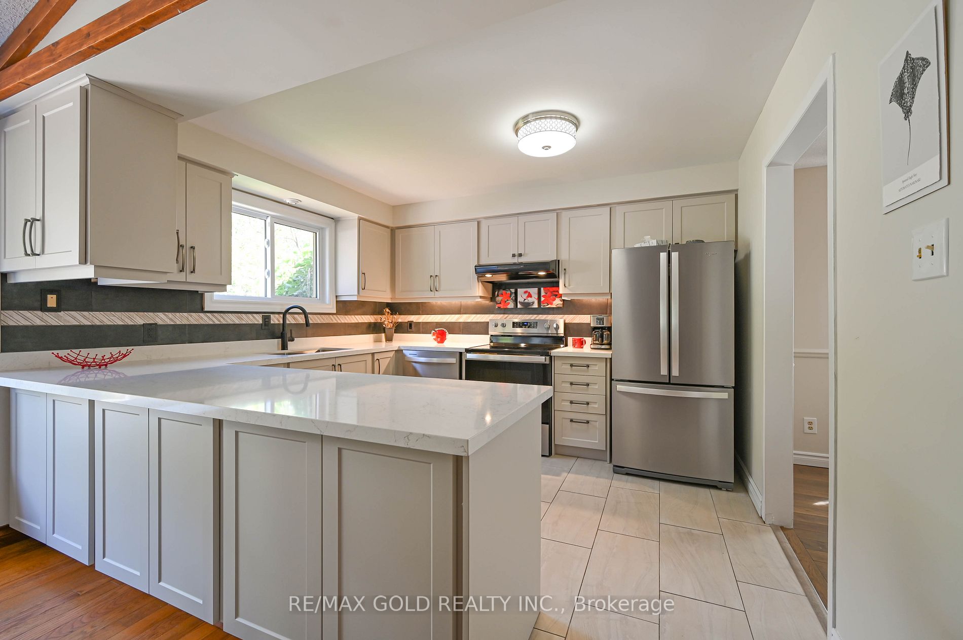 16 Ladin Dr