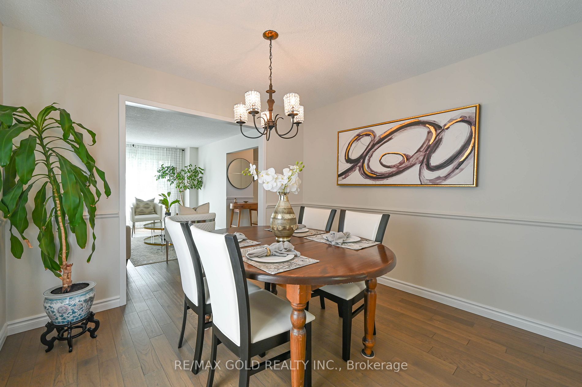 16 Ladin Dr