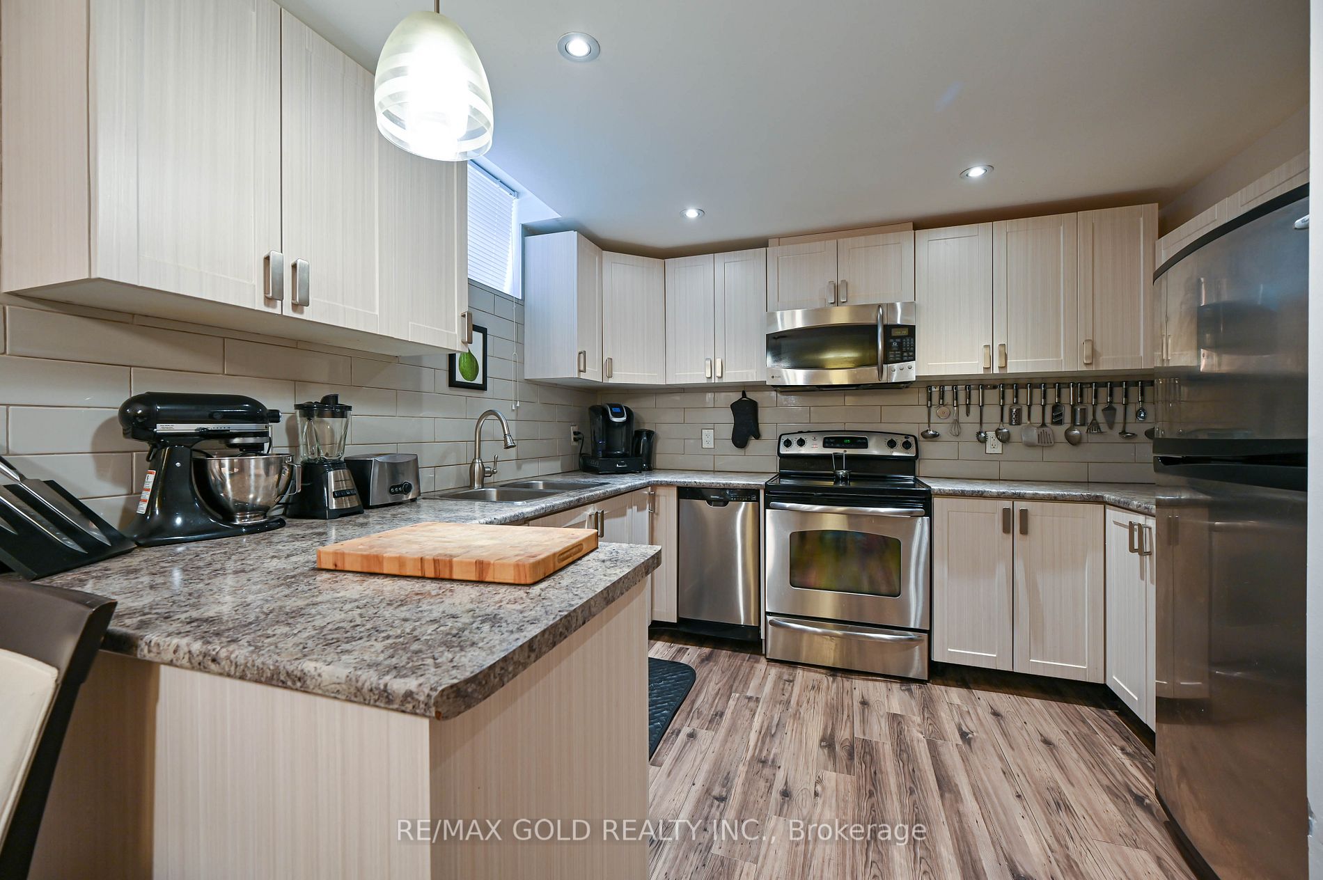 16 Ladin Dr