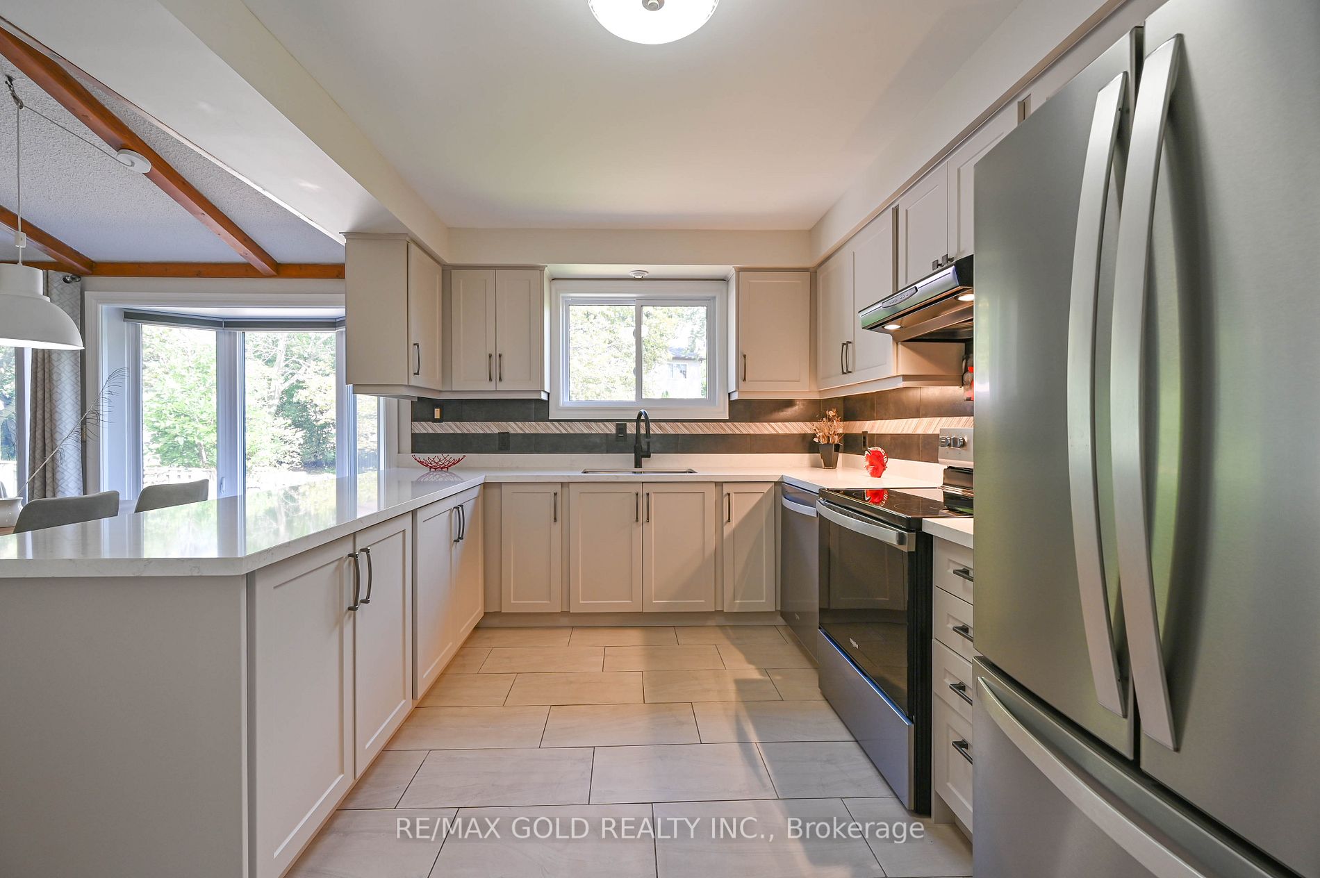 16 Ladin Dr
