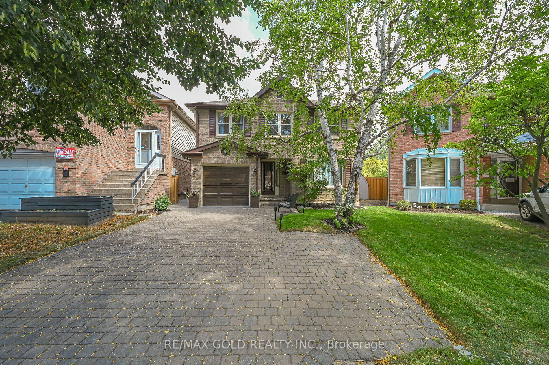 16 Ladin Dr