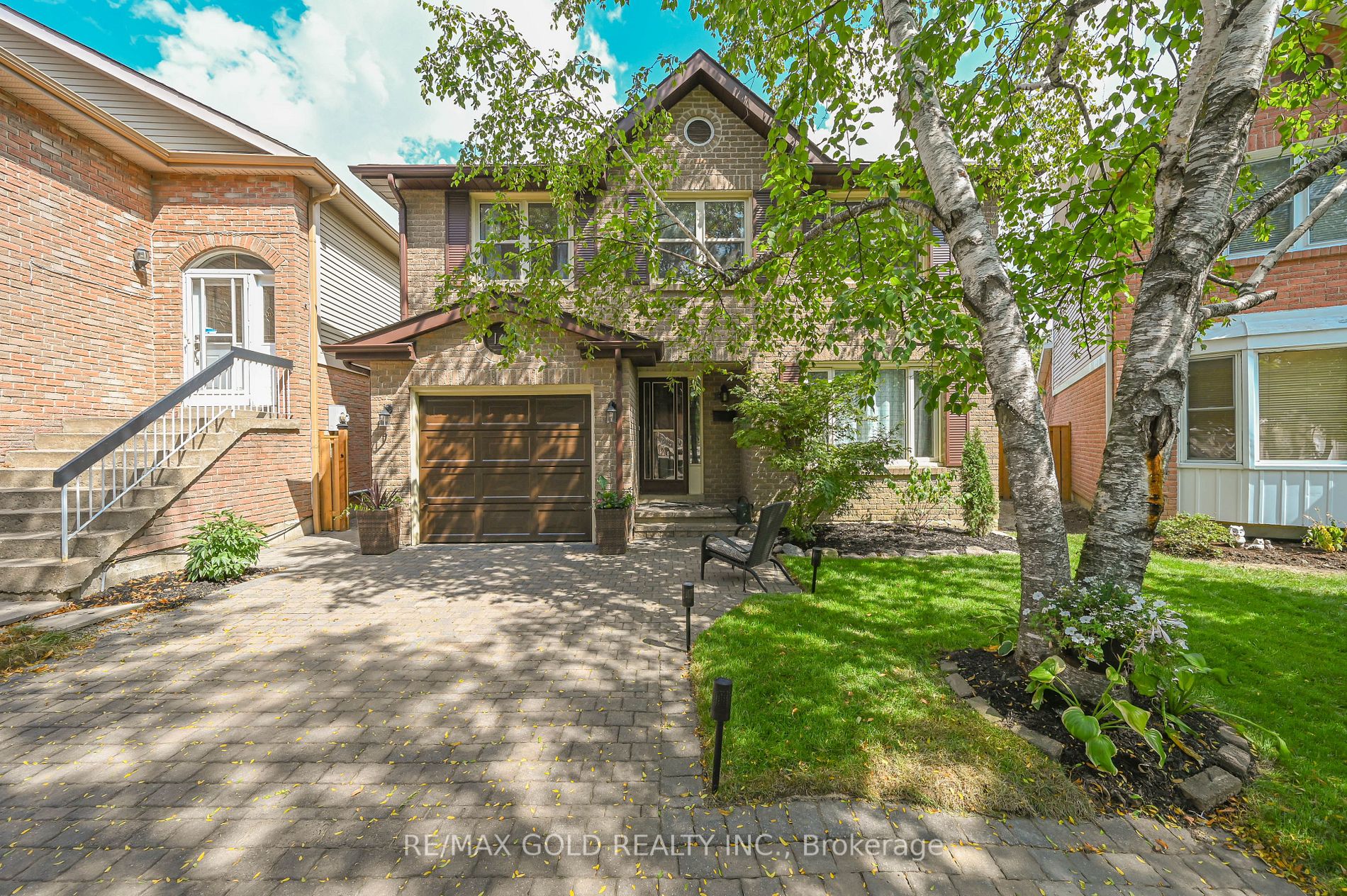 16 Ladin Dr