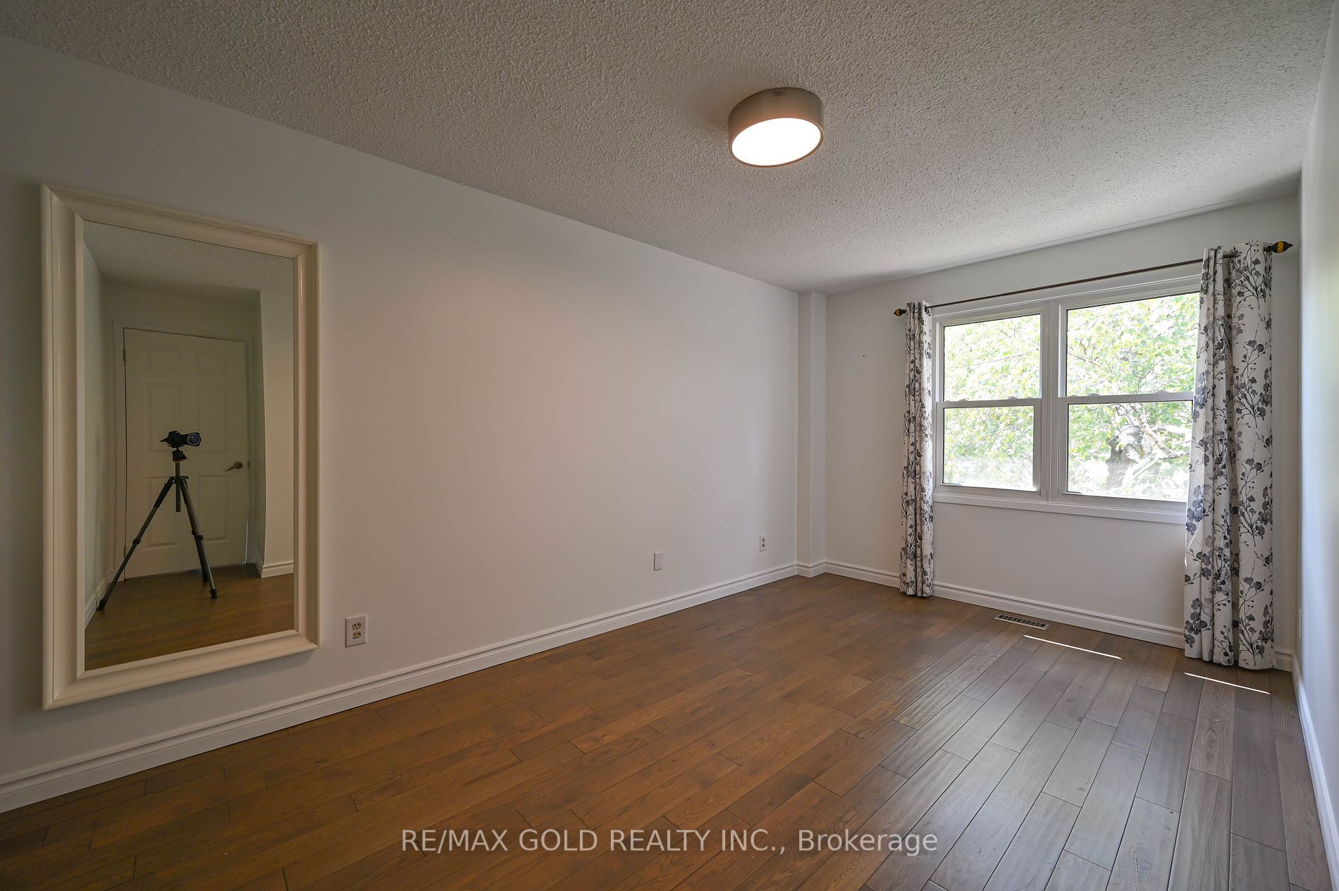 16 Ladin Dr