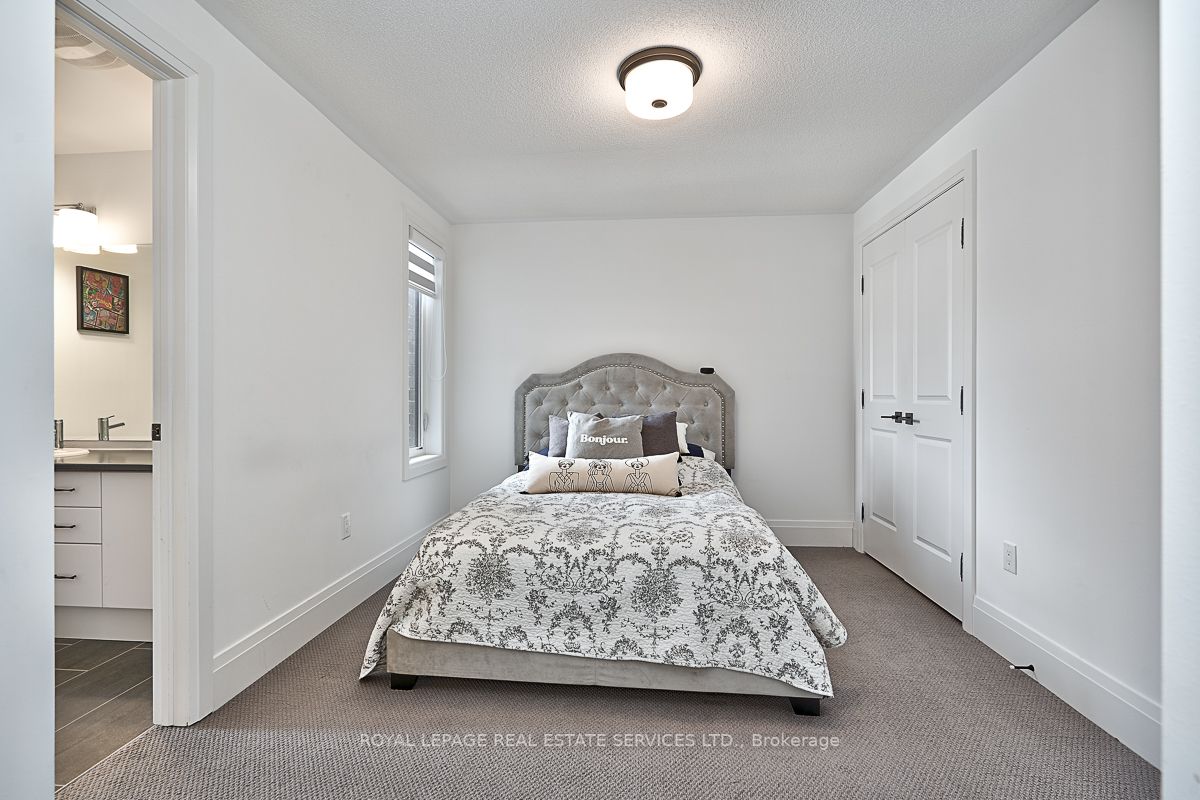 4040 Channing Cres