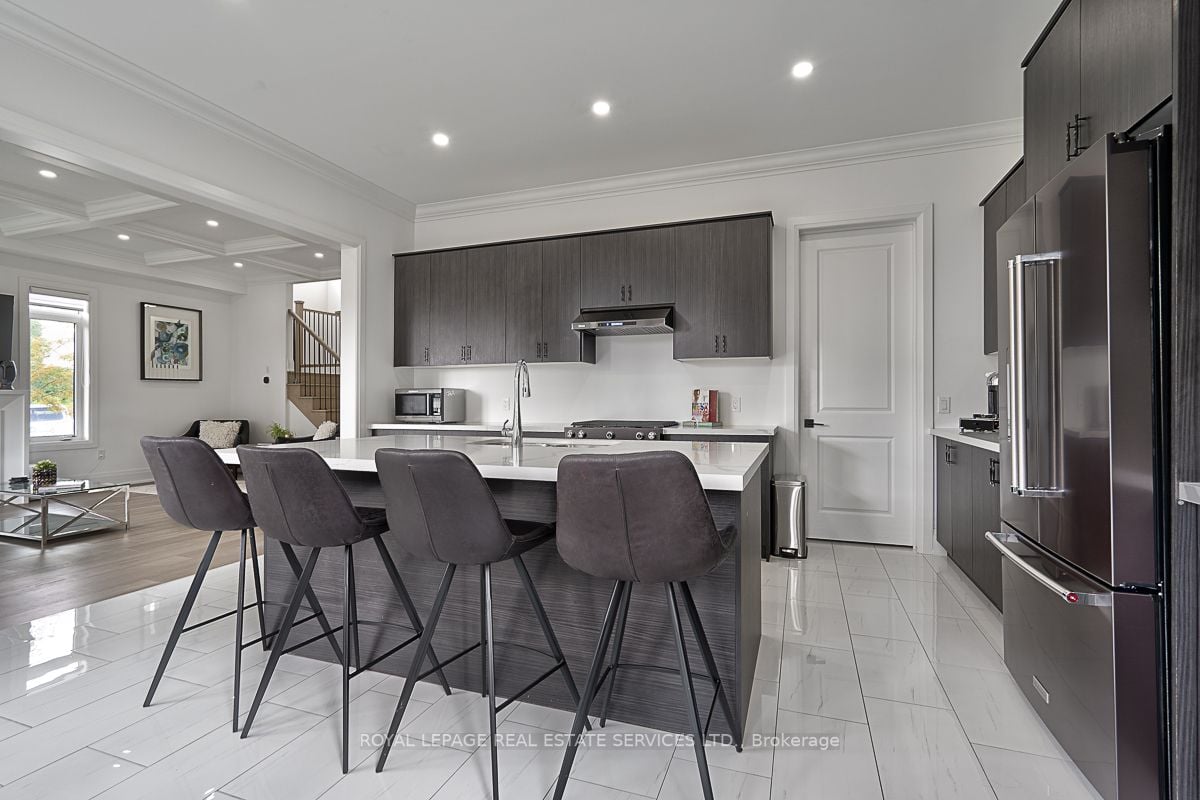 4040 Channing Cres