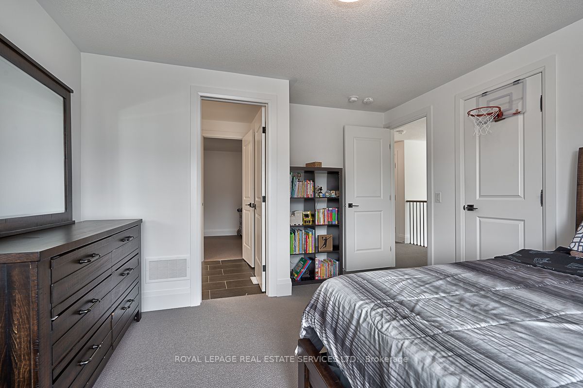 4040 Channing Cres