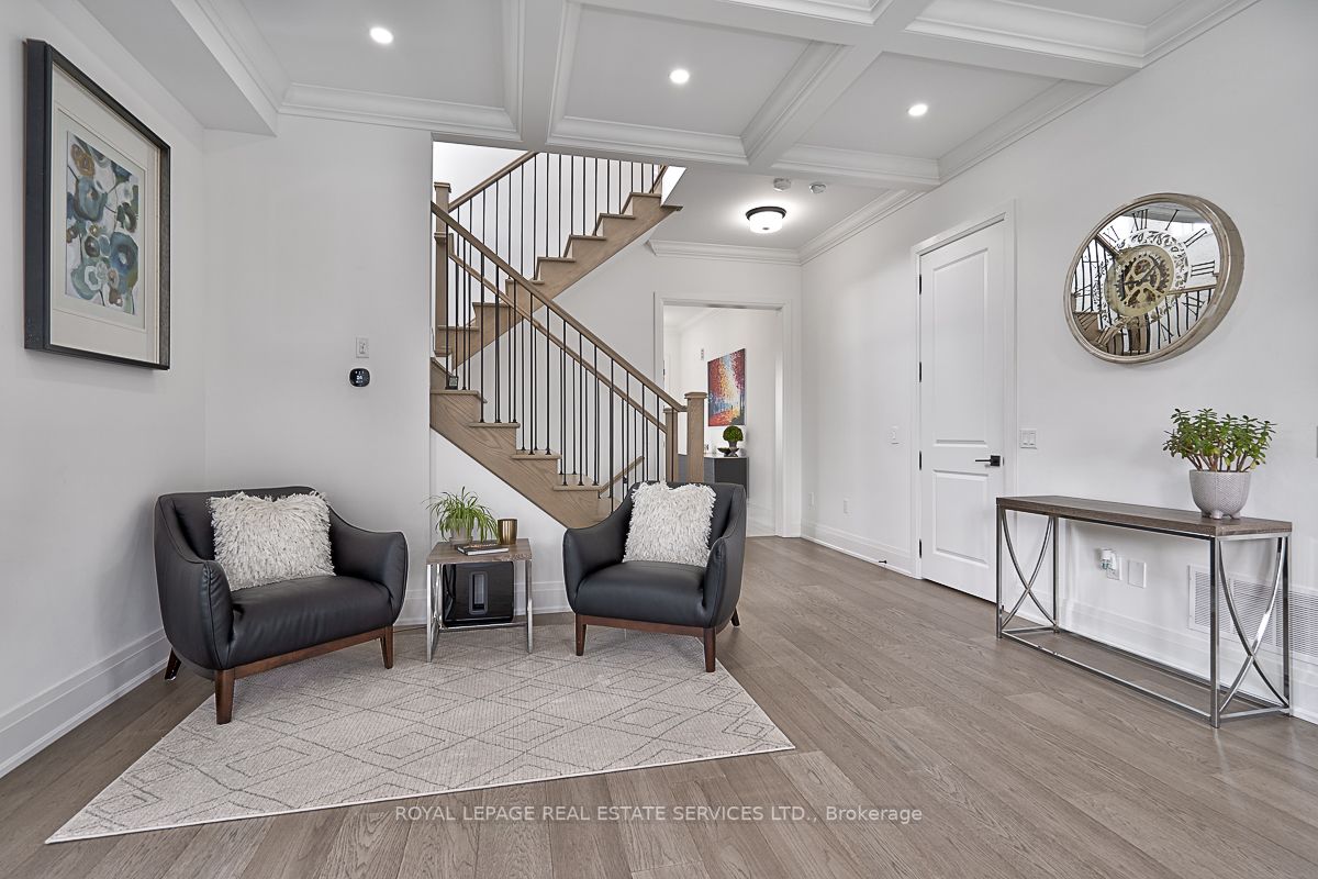 4040 Channing Cres