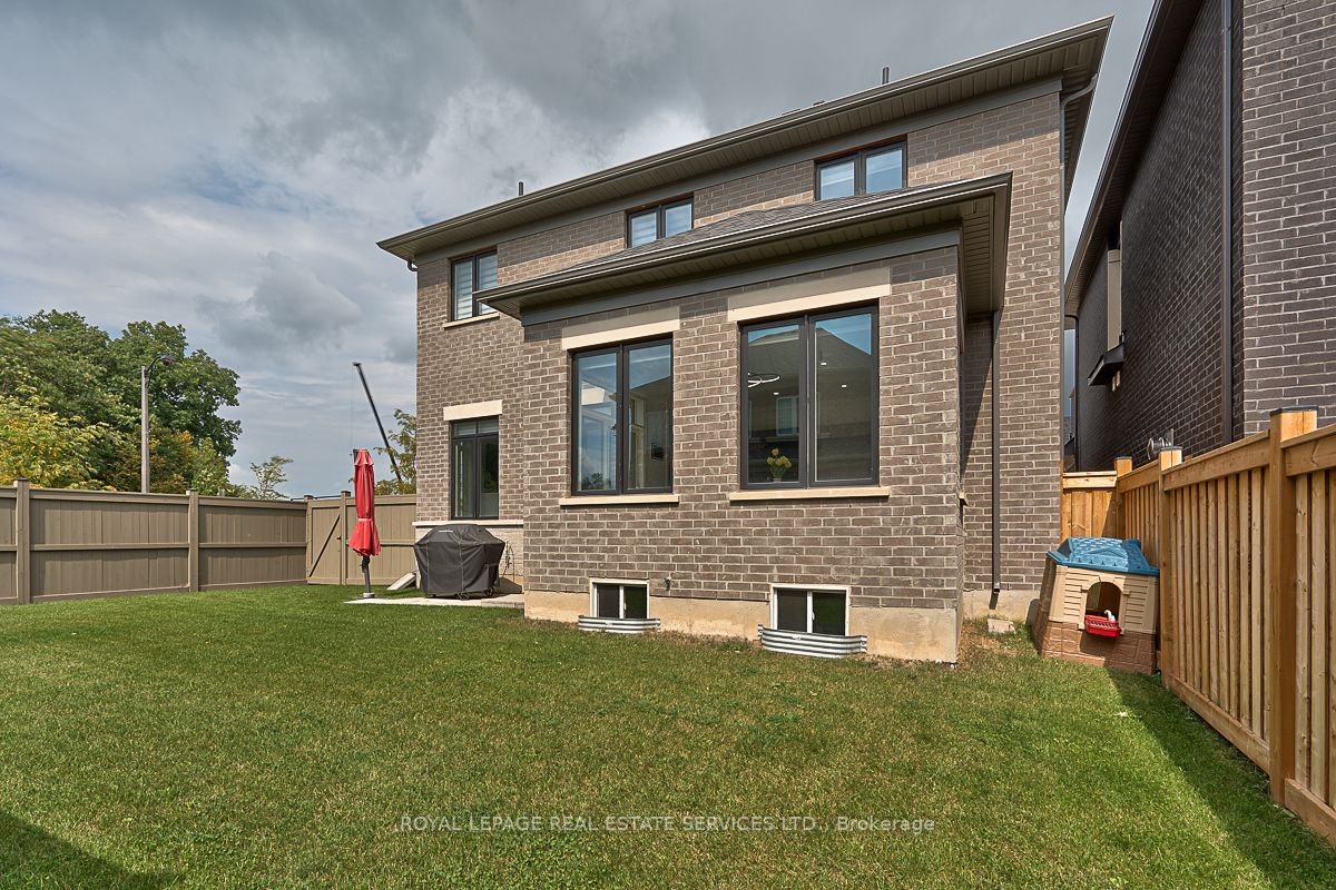 4040 Channing Cres