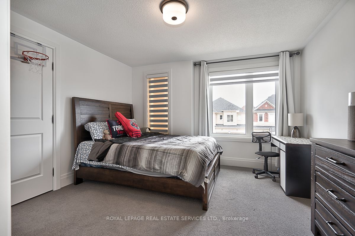 4040 Channing Cres