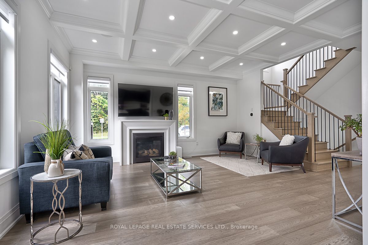 4040 Channing Cres