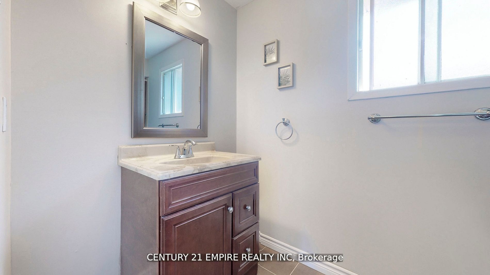 20 Sunforest Dr