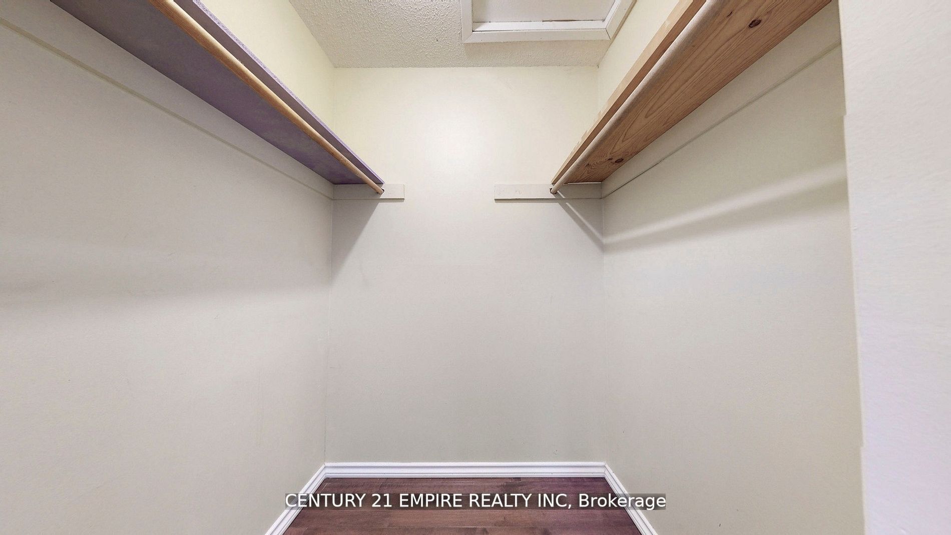 20 Sunforest Dr