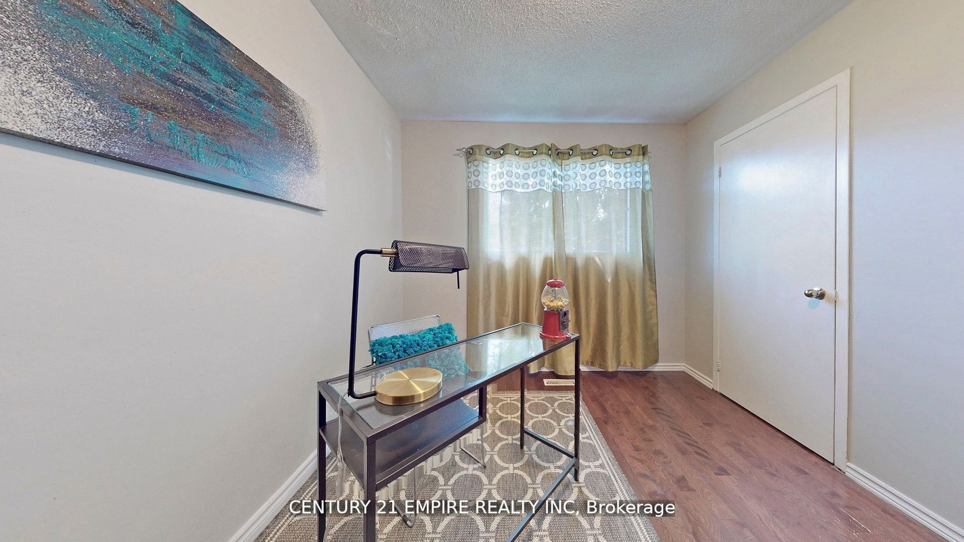 20 Sunforest Dr