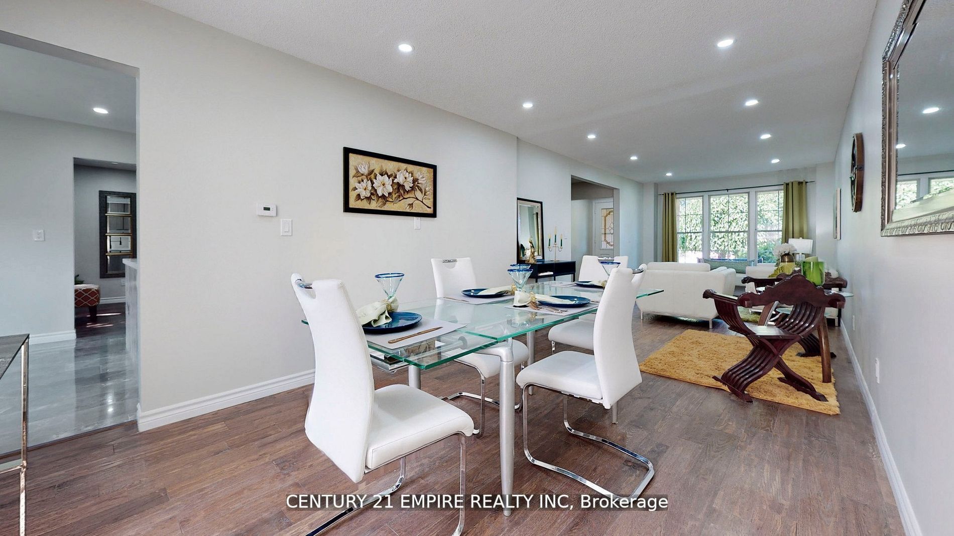 20 Sunforest Dr