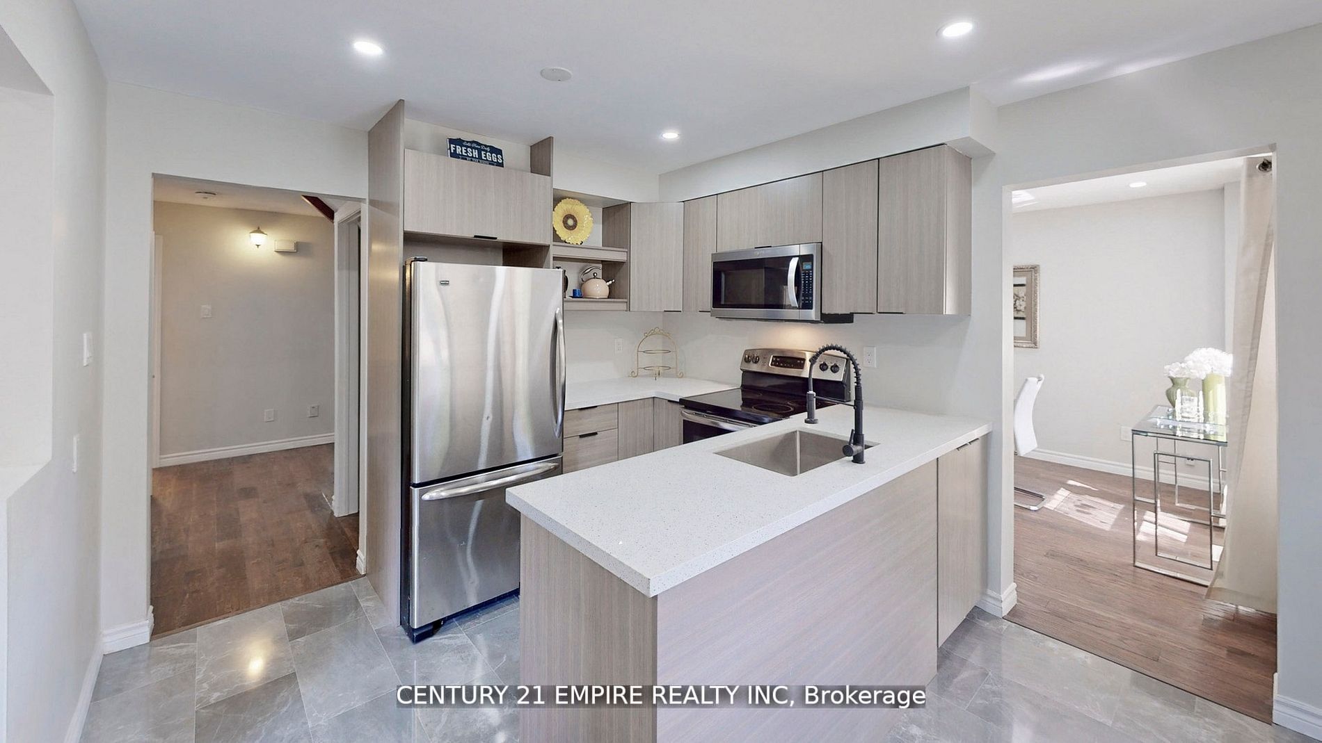 20 Sunforest Dr