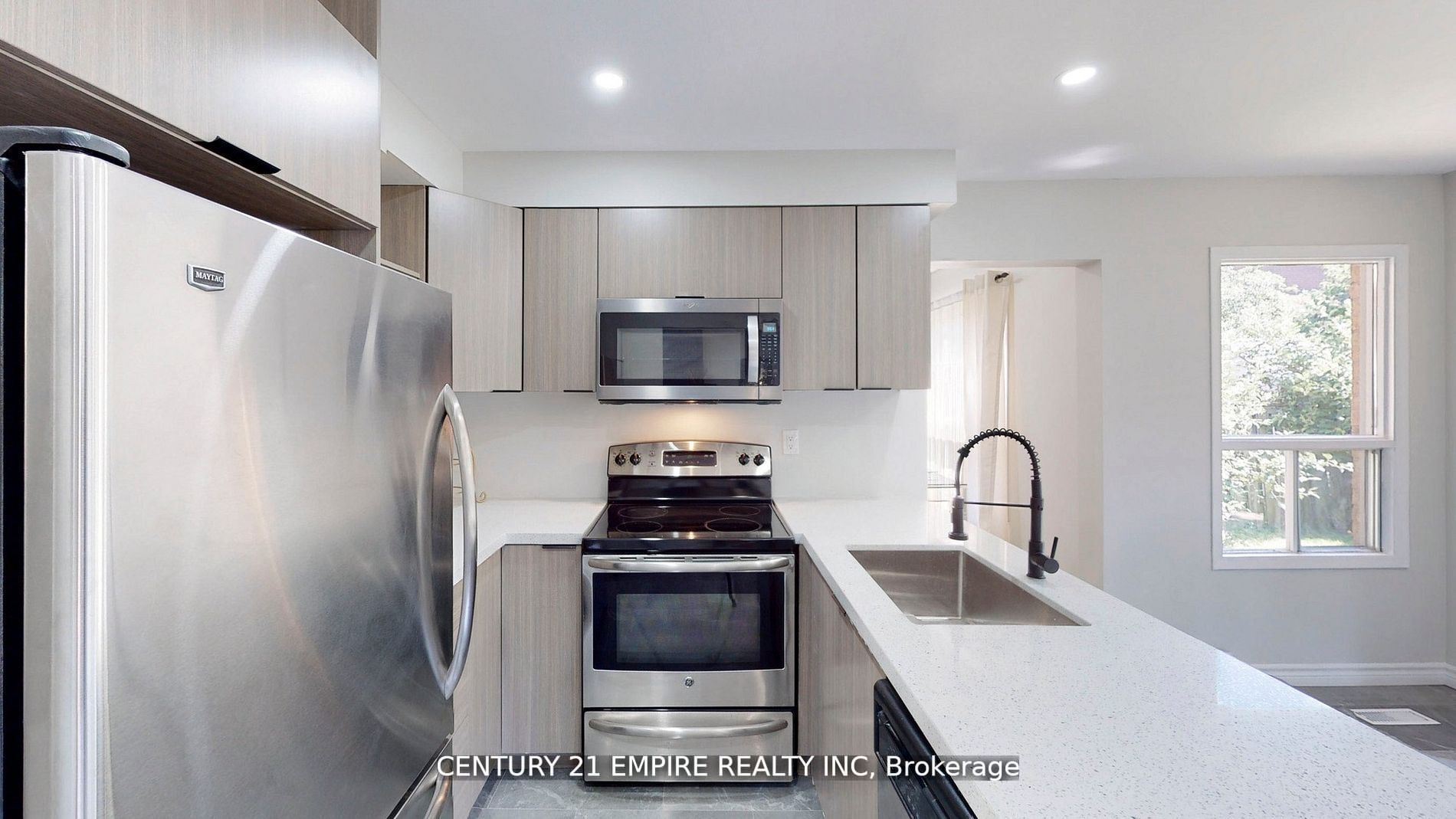 20 Sunforest Dr