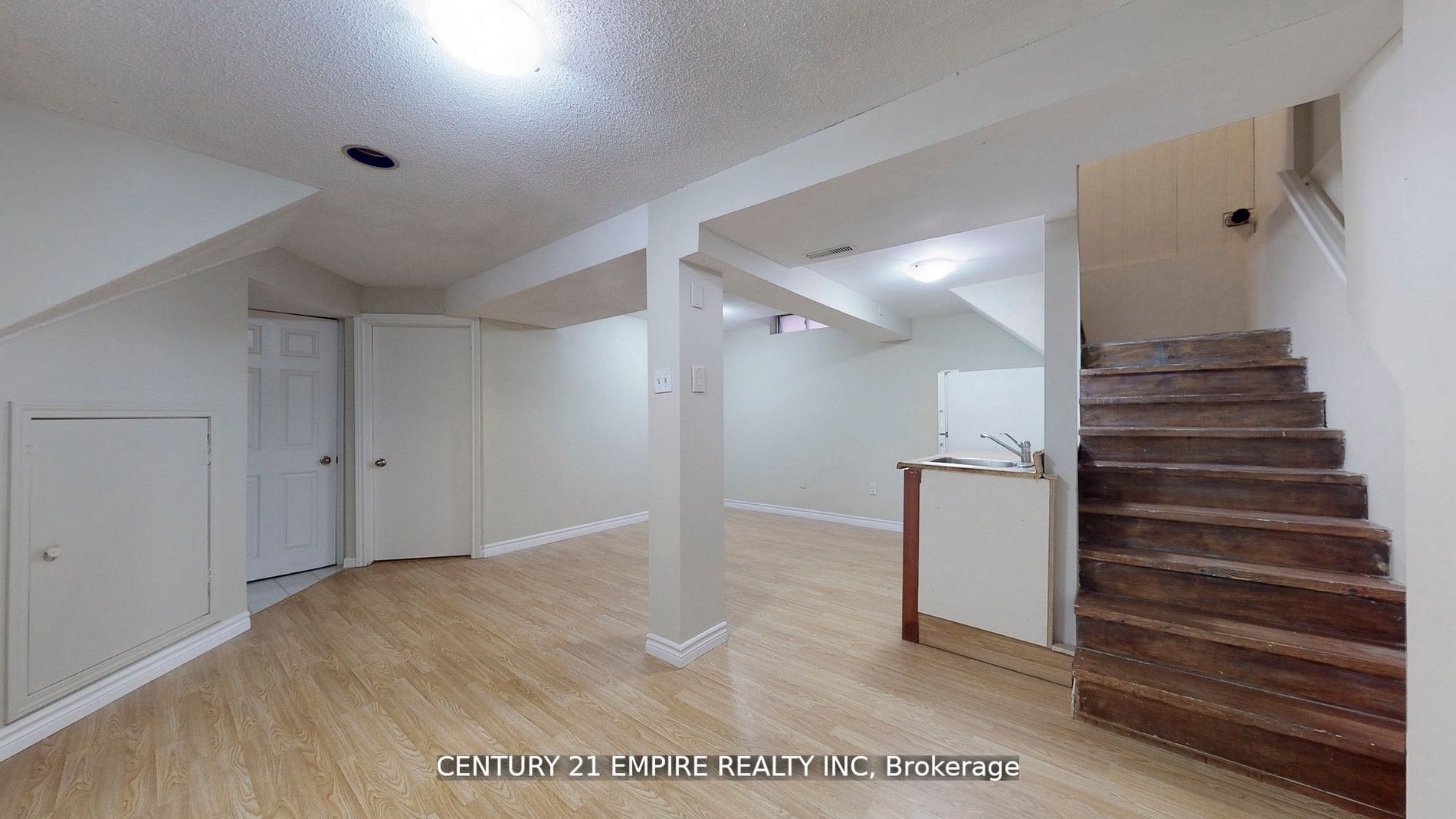20 Sunforest Dr