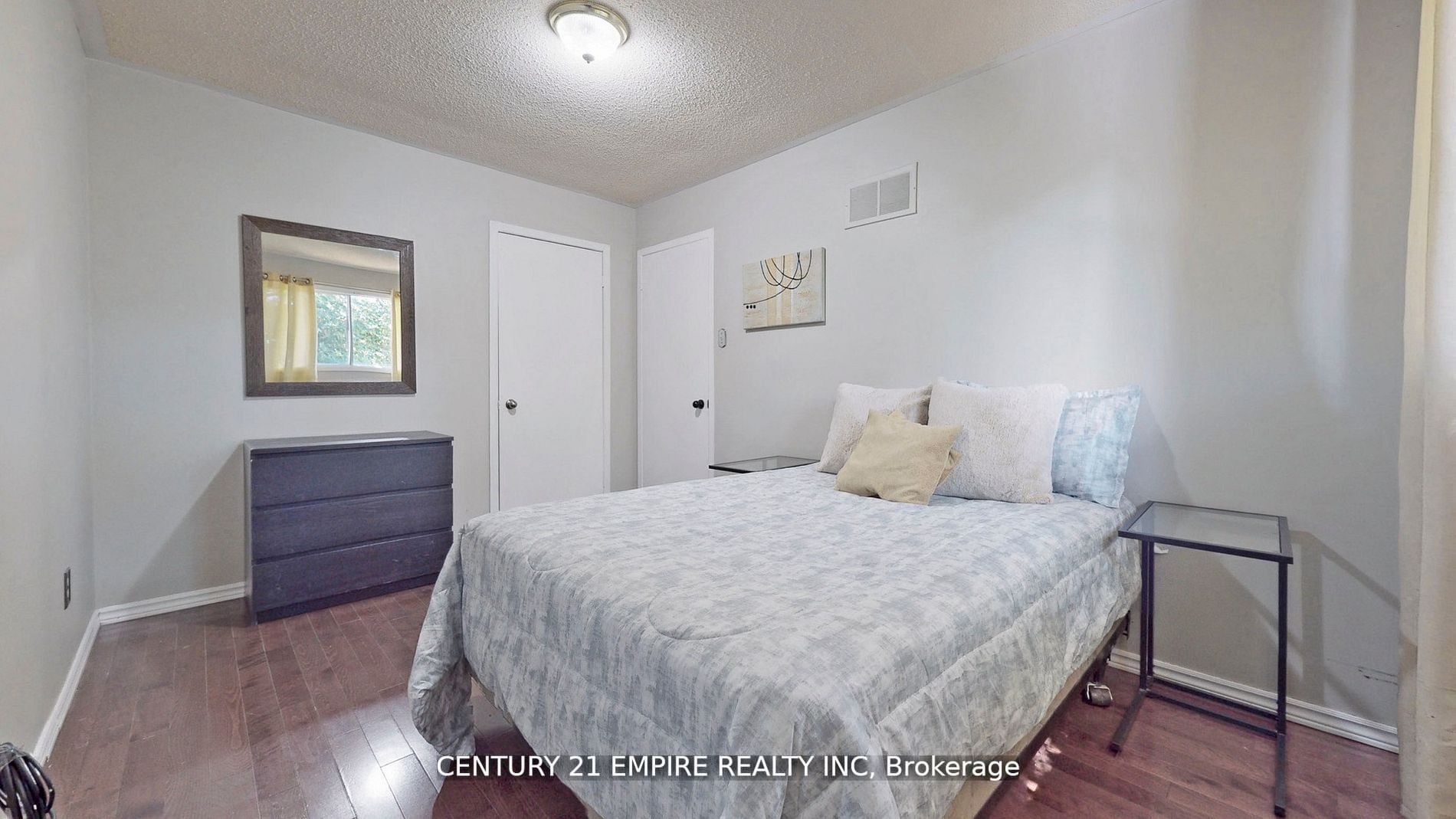 20 Sunforest Dr