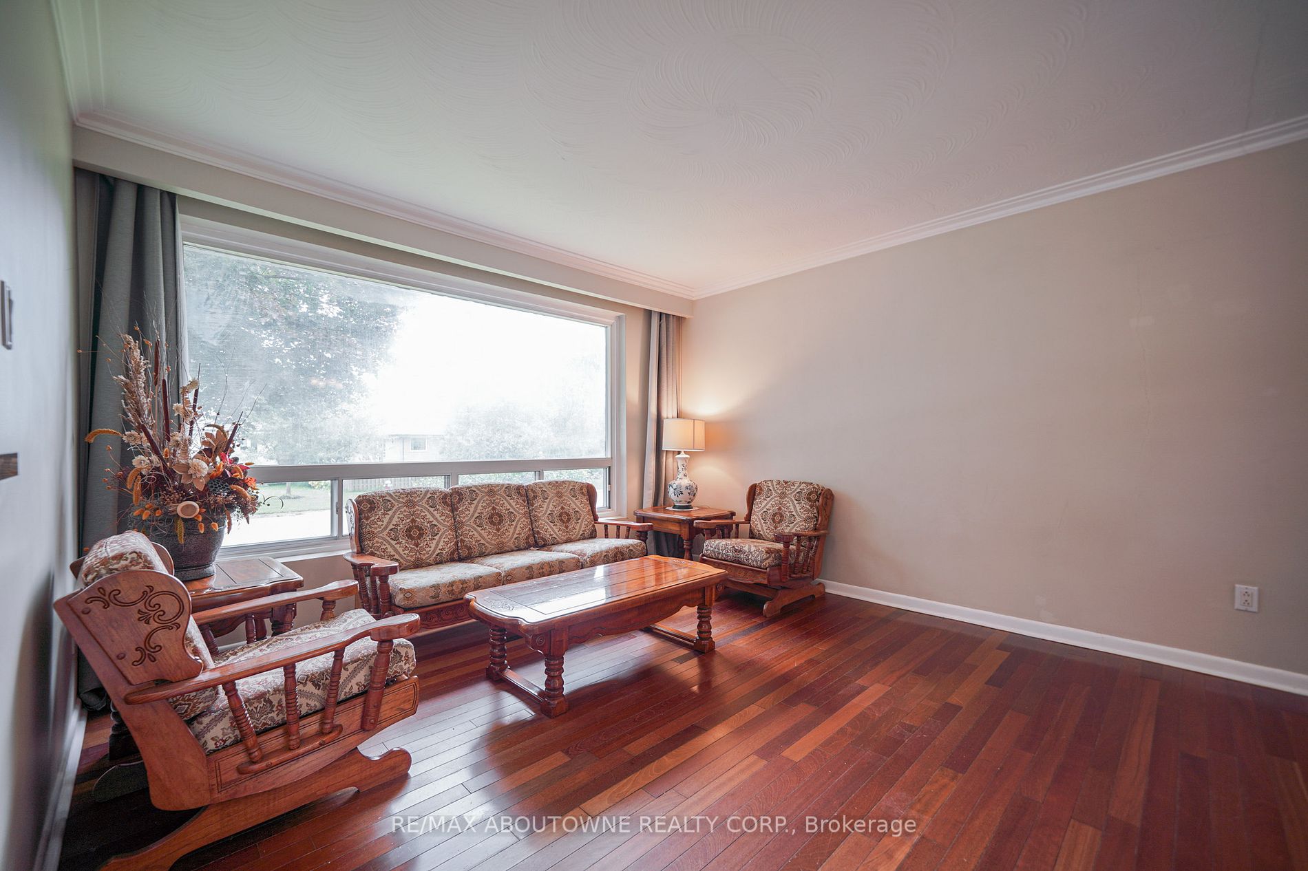 5411 Randolph Crescent