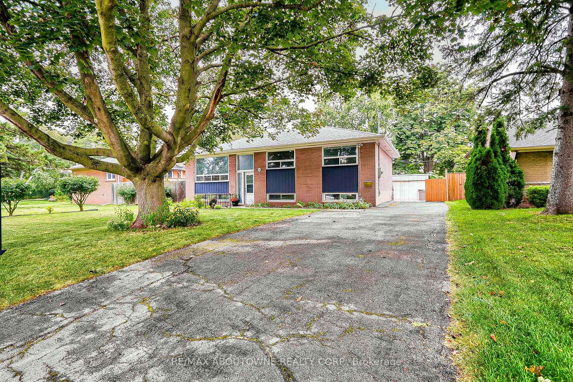 5411 Randolph Cres