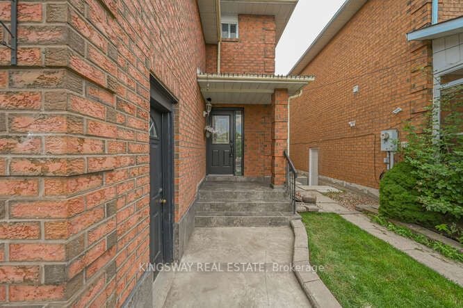 38 Solway Ave