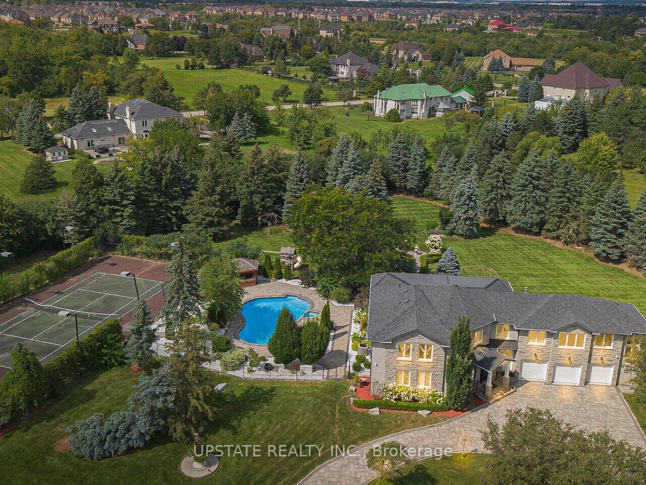 52 Michelangelo Blvd