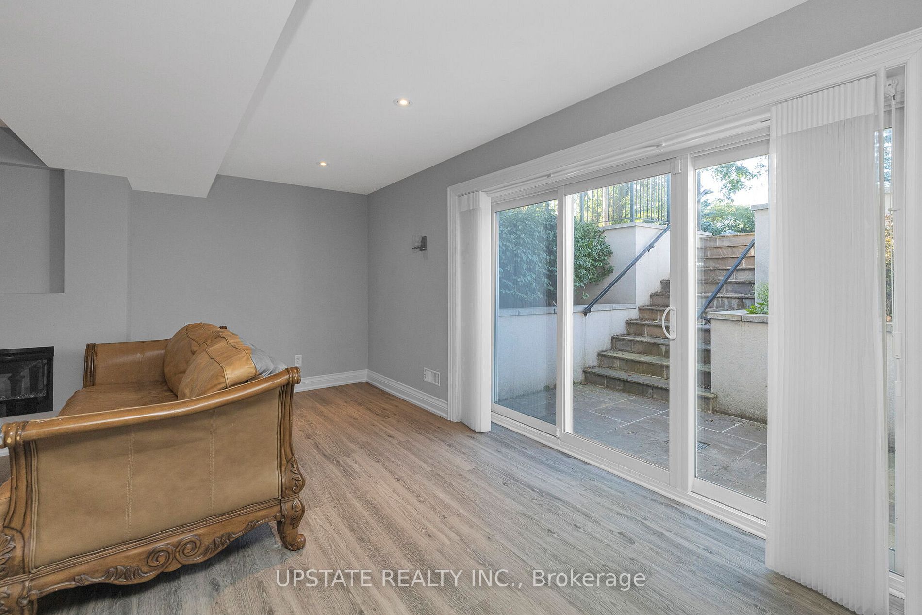 52 Michelangelo Blvd