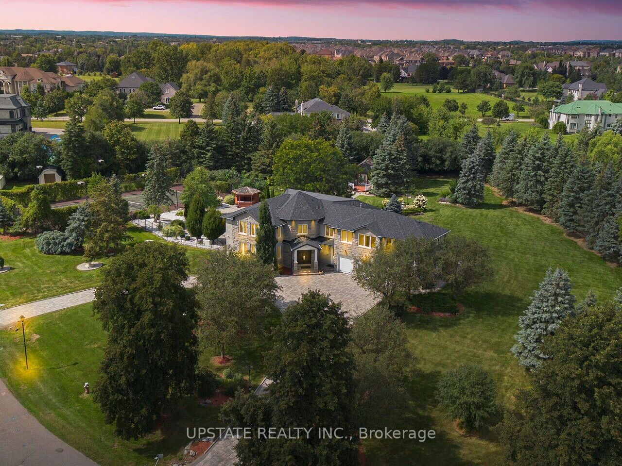 52 Michelangelo Blvd