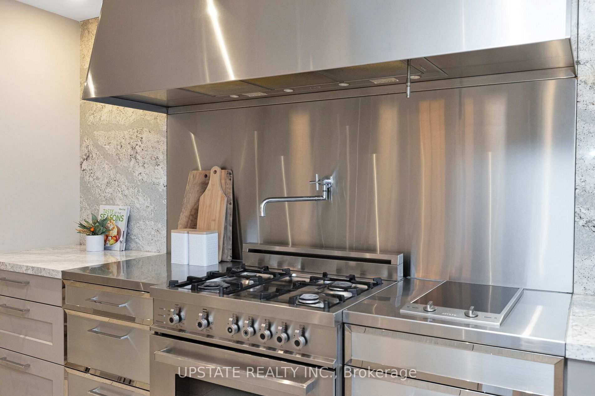 52 Michelangelo Blvd