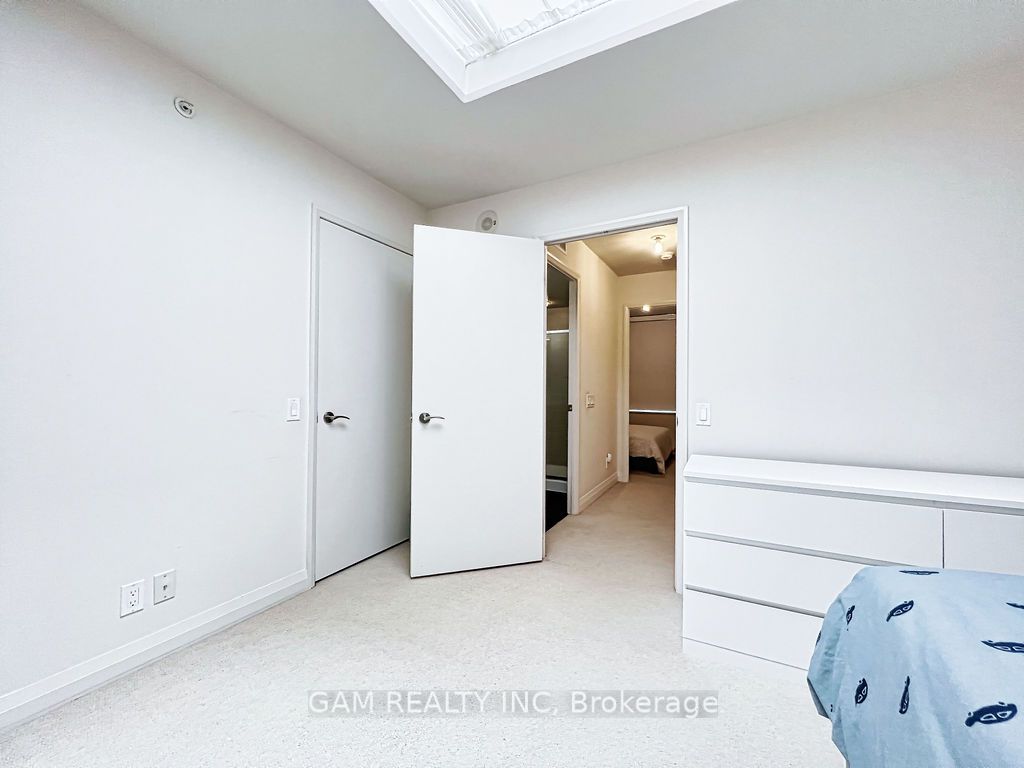 1 Valhalla Inn Rd, #103