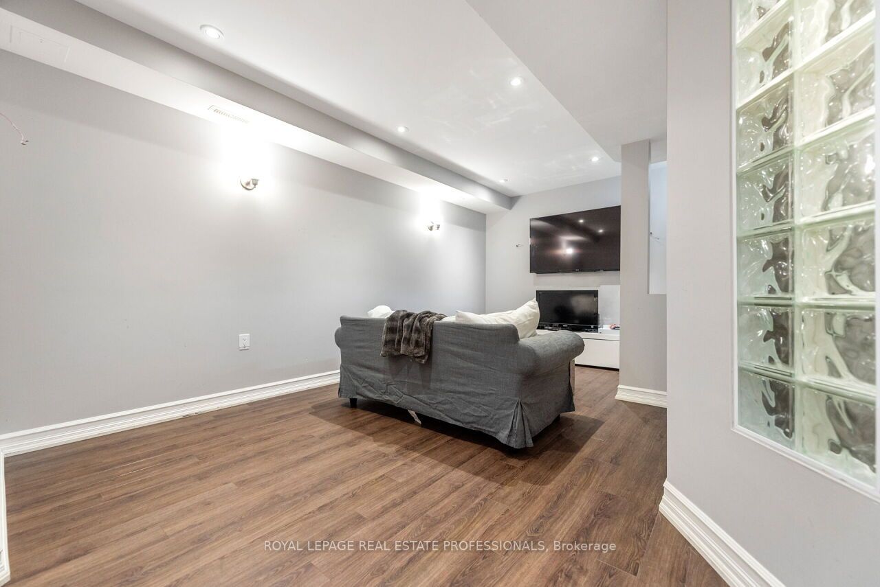 29 Woodcote Cres