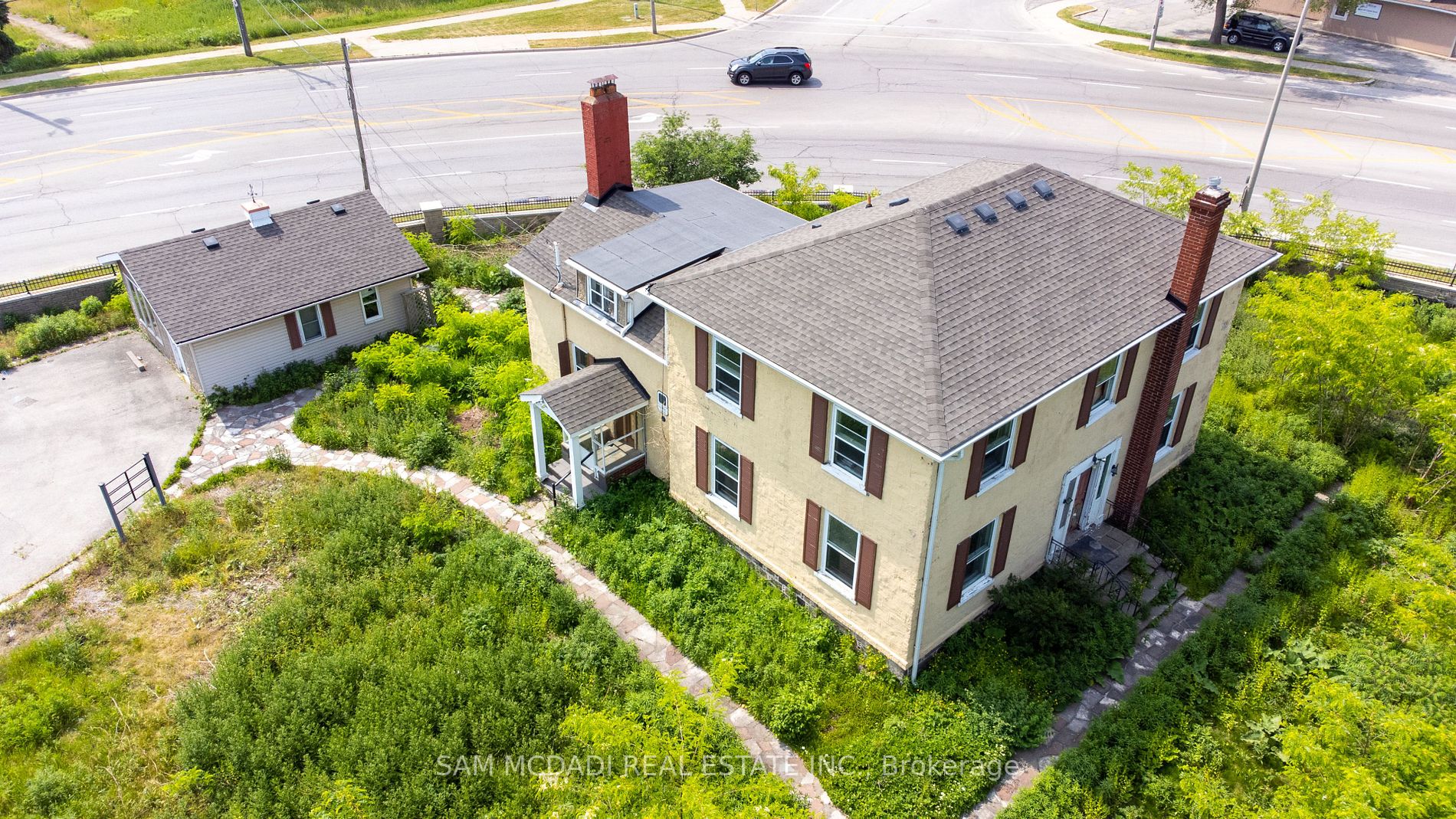 2477 Queensway Dr
