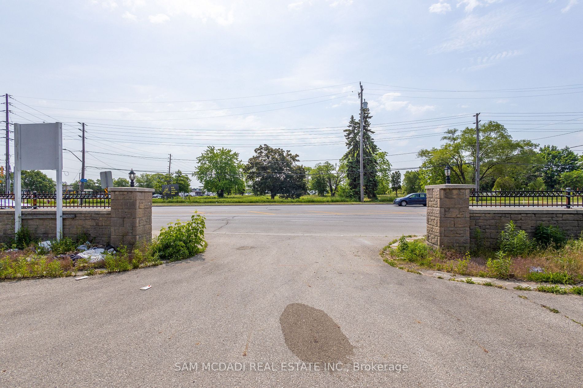 2477 Queensway Dr