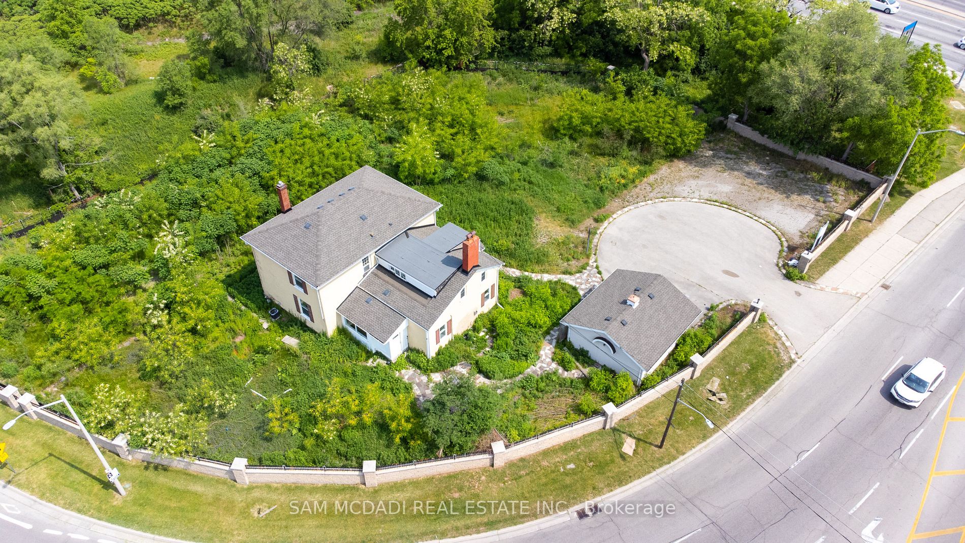 2477 Queensway Dr